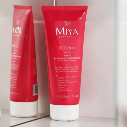CREMA CORPORAL REAFIRMANTE CON ÁCIDO BODYLAB